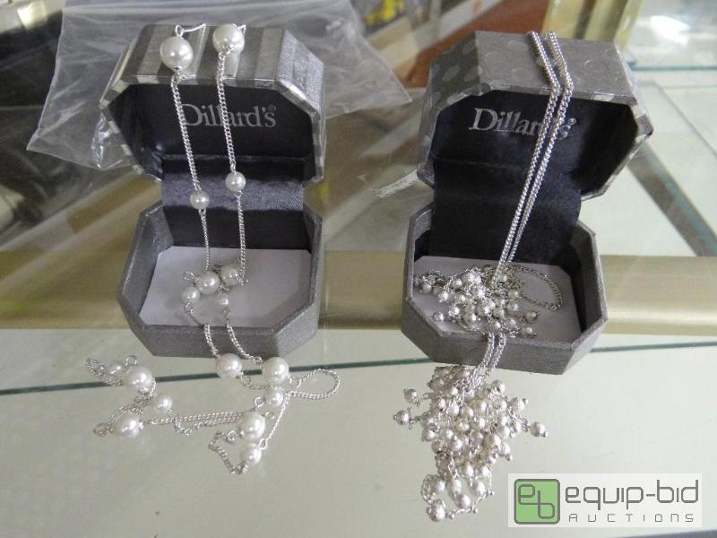 lot 2683 image: 2 ladies necklaces in boxes....