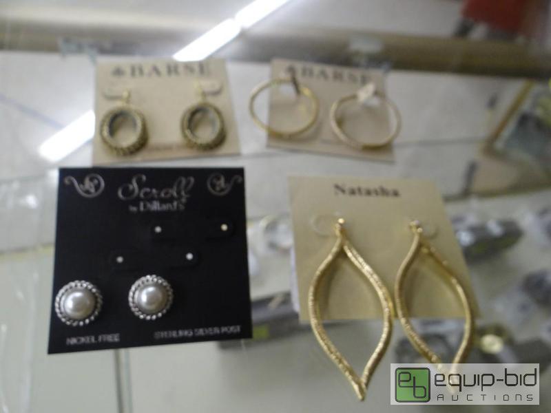 lot 2689 image: 4 pairs of new earrings....