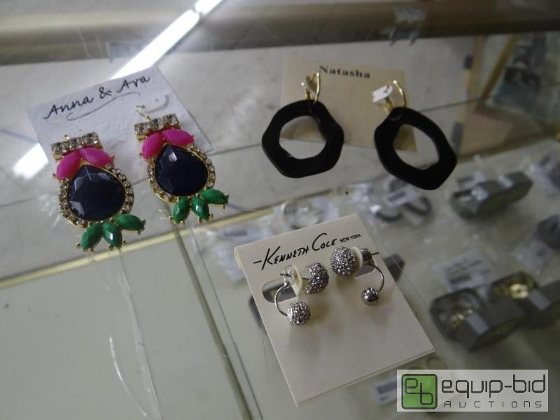 lot 2690 image: 3 pairs of new earrings....