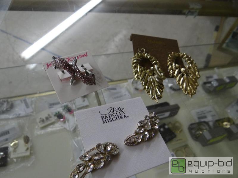 lot 2695 image: 3 pairs of new earrings....