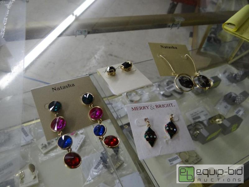 lot 2696 image: 4 pairs of new earrings....