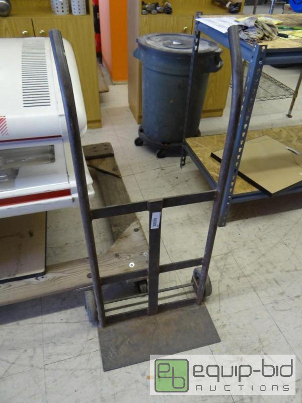 lot 530 image: Metal 2 wheel dolly....