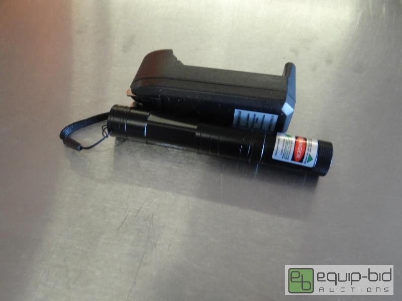 lot 538 image: New Military grade green laser pointer with b...