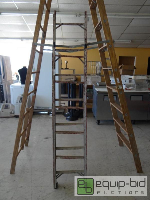 lot 546 image: Extension ladder....