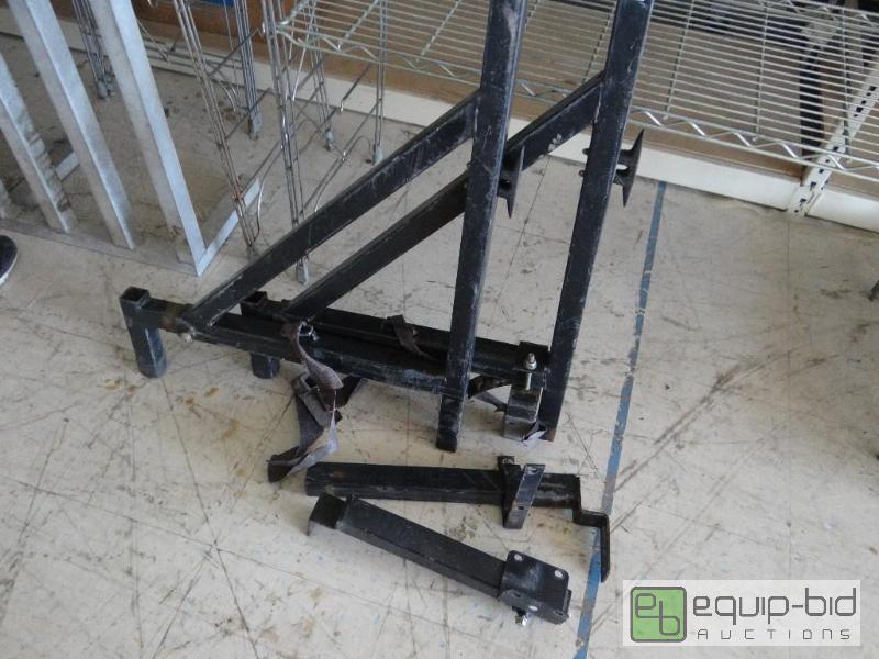 lot 571 image: Removable ladder rack for pick up truck....