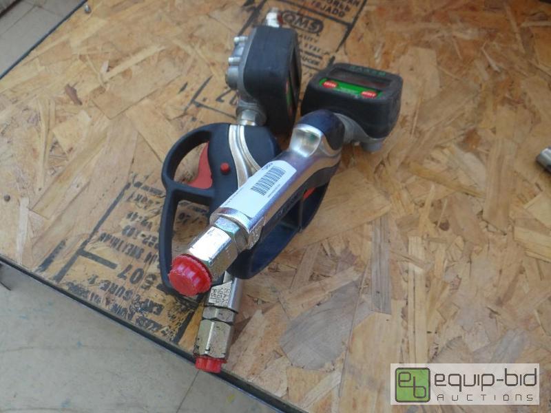 lot 589 image: Lot of 2 Raasm&nbsppressure checkers....