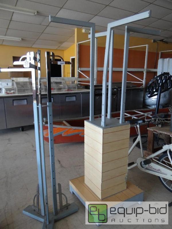 lot 593 image: Lot of 2 clothing racks....