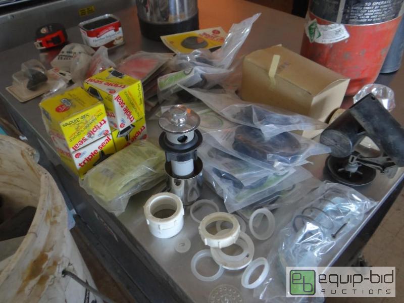 lot 604 image: Large lot of plumbing items, supplies....