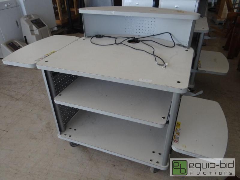 lot 612 image: Computer work station on wheels....