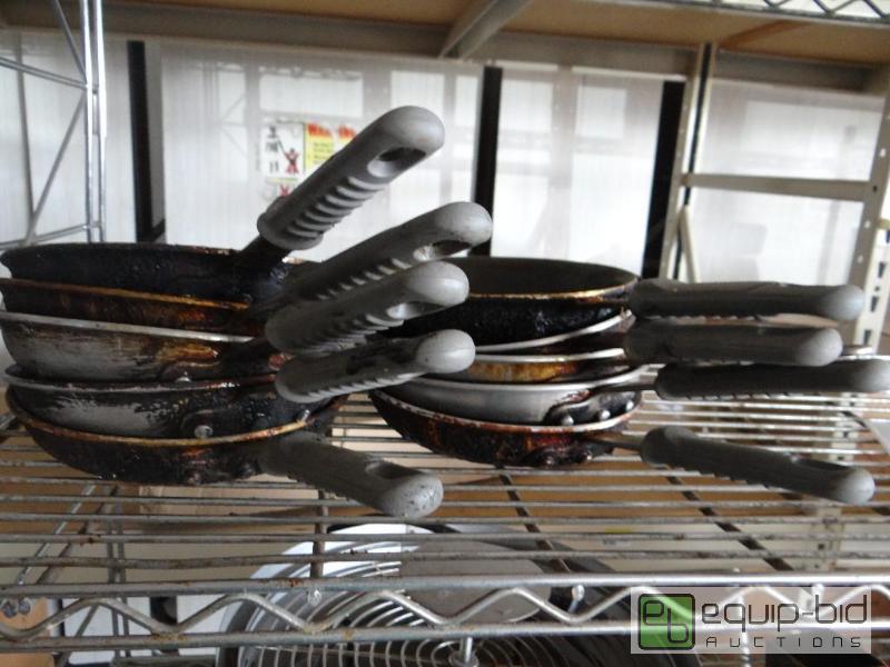 lot 617 image: Lot of 10 small frying pans....