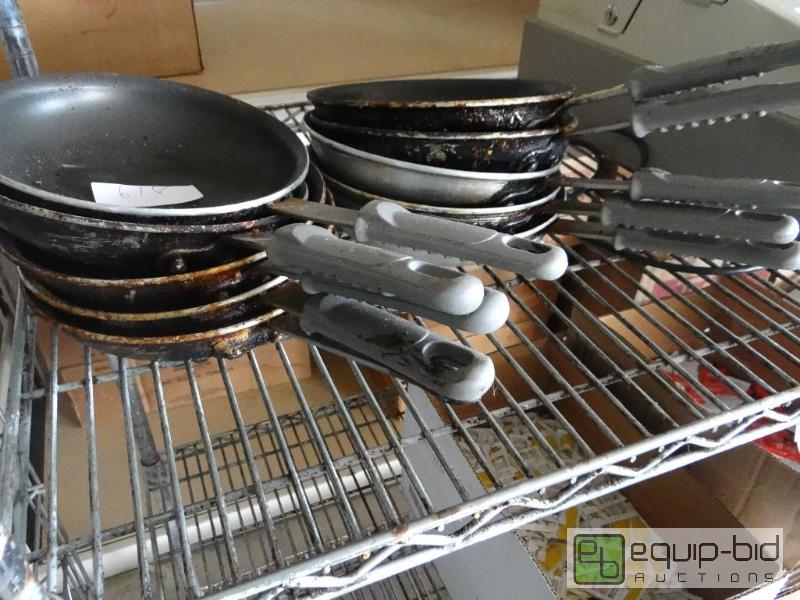 lot 618 image: Lot of 10 small frying pans....