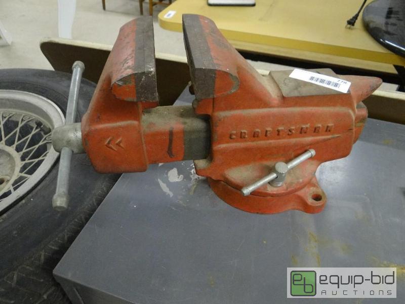 lot 778 image: Lg Craftsman bench vise.  &nbsp...
