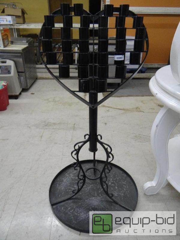 lot 789 image: Metal 34 candle heart shaped floor stand cand...