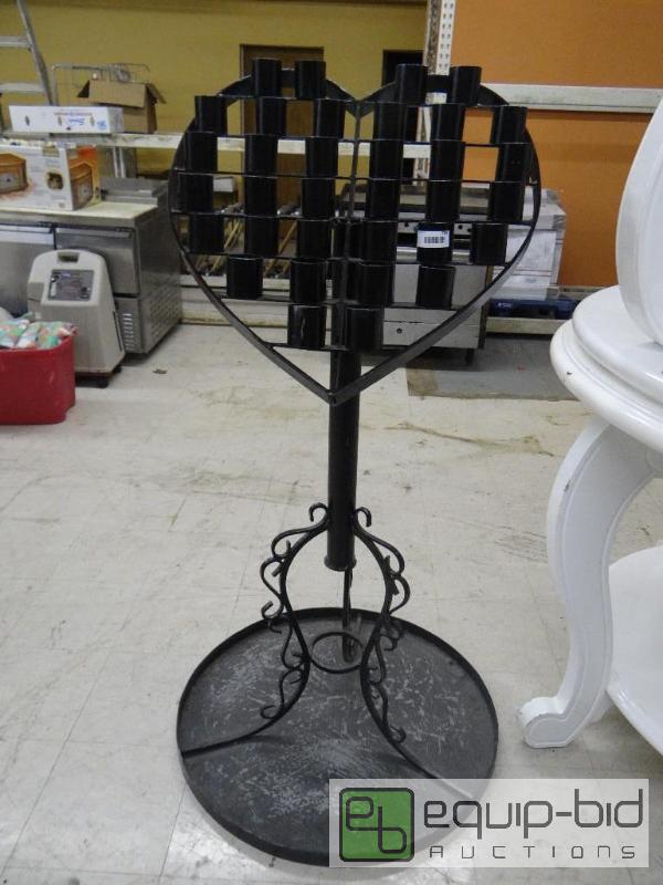 lot 790 image: Metal 34 candle heart shaped floor stand cand...