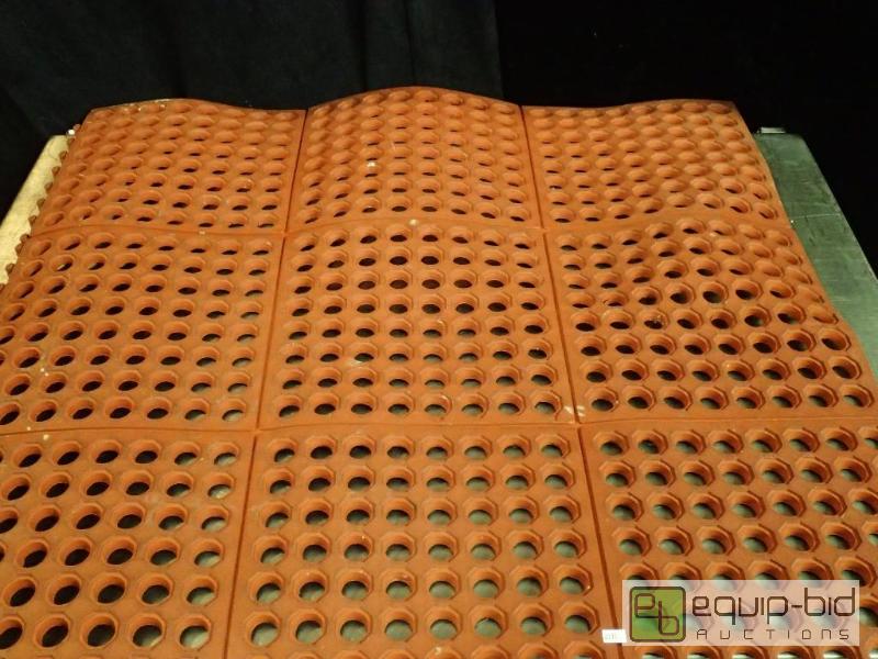 lot 3096 image: Red Rubber Floor Mat