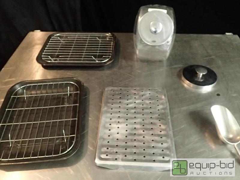 lot 3108 image: Glass Container and (2) Broiling Pans with Grates