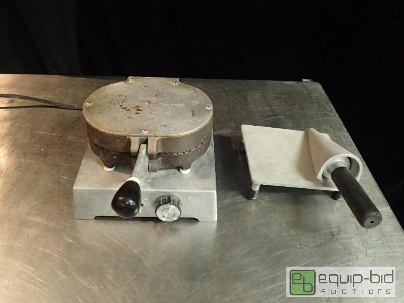 lot 3158 image: Royal Coppenhagen Waffle Cone Maker with Waffle Cone Roller