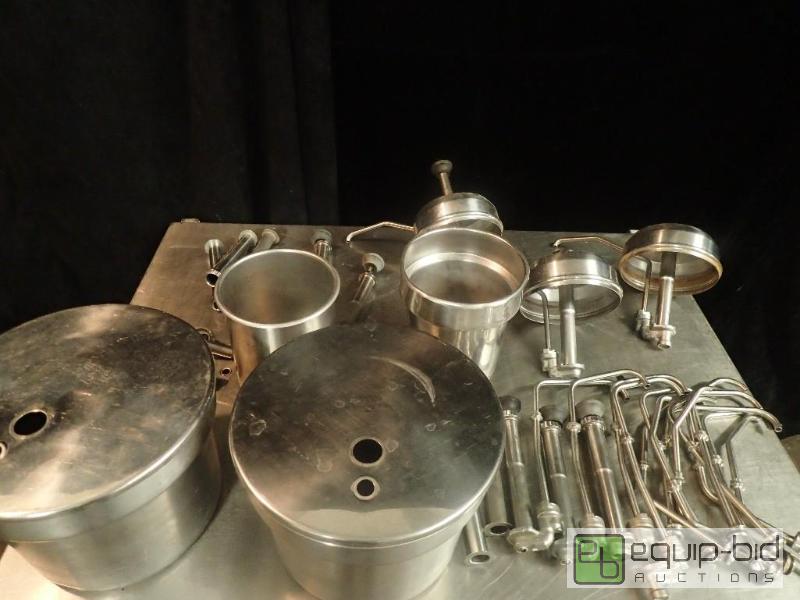 lot 3208 image: Large Lot of Pumps and Pump Related Parts