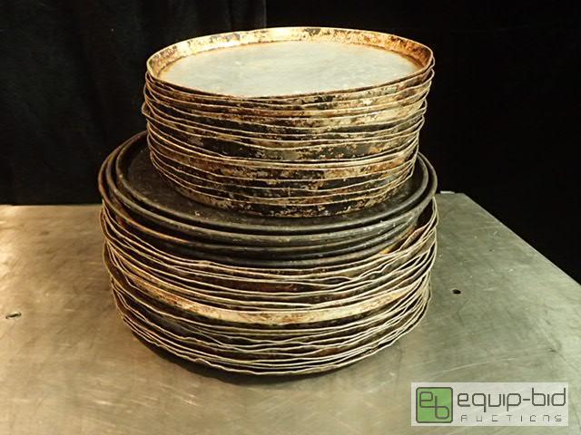 lot 4001 image: Large Lot of Pizza Pans