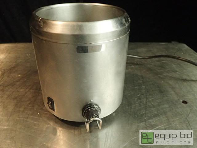 lot 4016 image: Round Insert Steam Well