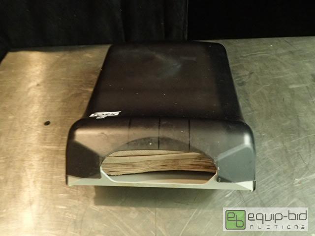 lot 4025 image: Tork Trifold Handtowel Dispincer