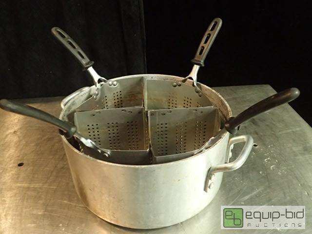 lot 4031 image: Large Stock Pot with Four Pasta Portioner Strainers