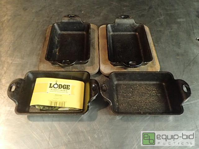 lot 4041 image: Lot of (4) Lodge 5.5in x 4in Cast Iron Skillits