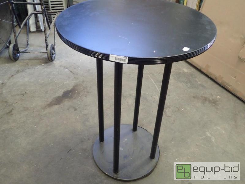 lot 1051 image: Round Table