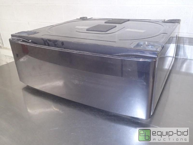 lot 3238 image: Samsung Laundry WasherDryer Pedestal with Drawer
