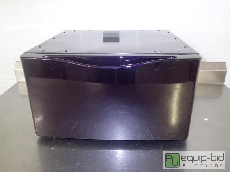 lot 3241 image: Kenmore 27 Laundry WasherDryer Pedestal with Drawer