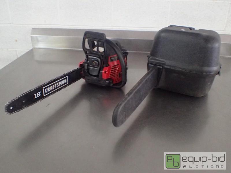 lot 3265 image: Craftsman 42cc 2-cycle 18 Gas Chainsaw with Case