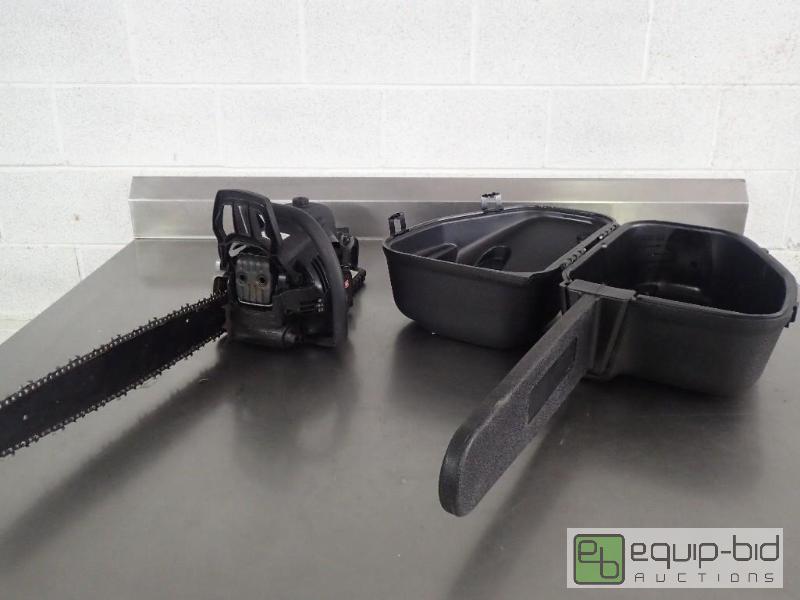 lot 3267 image: Craftsman 50cc 2-Cycle 20 Gas Chainsaw