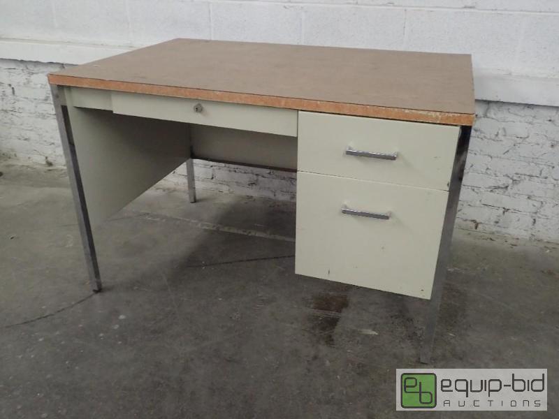 lot 3281 image: Steel Work Desk