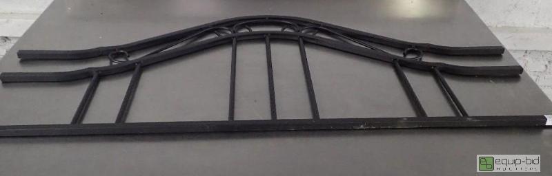 lot 3289 image: Hillsdale Furniture Madison Bed Set Headboard