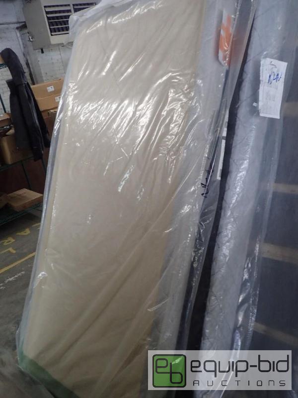 lot 3306 image: Sealy Beautyrest Low 5 Profile Twin XL Foundation