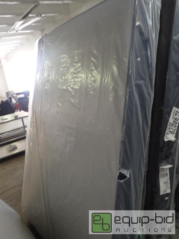 lot 3308 image: Sealy Beautyrest 9 Queen Foundation