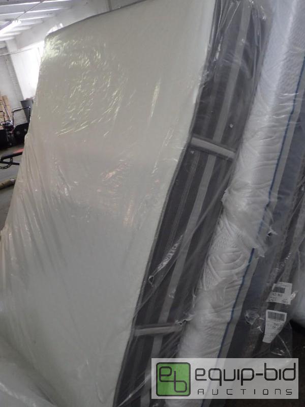 lot 3314 image: Beautyrest Hybrid Delanco Luxury Firm Queen Mattress