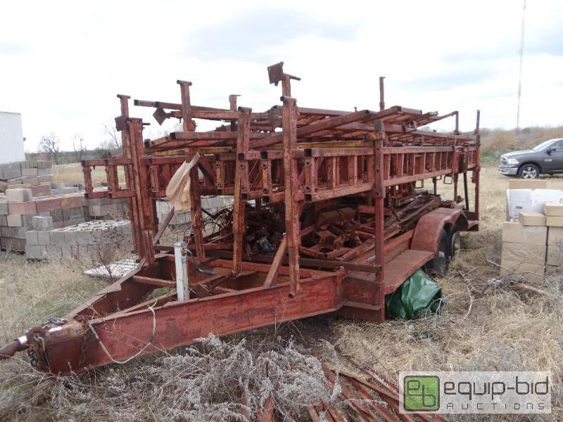 lot 2243 image: Commercial masonry crank up scaffold with hea...