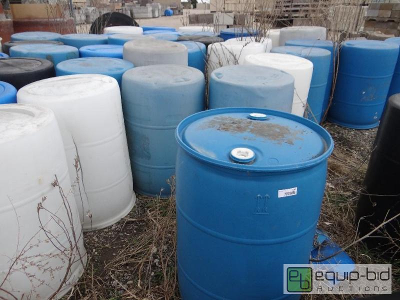 lot 2249 image: HUGE lot of 35 plastic drums. 55 gallon plast...