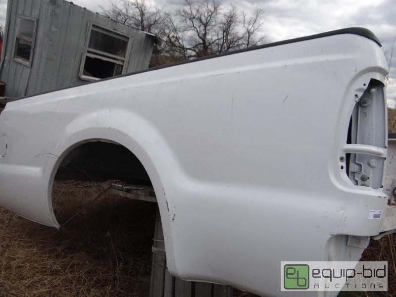 lot 2257 image: Take off full size truck bed.  Damage on righ...