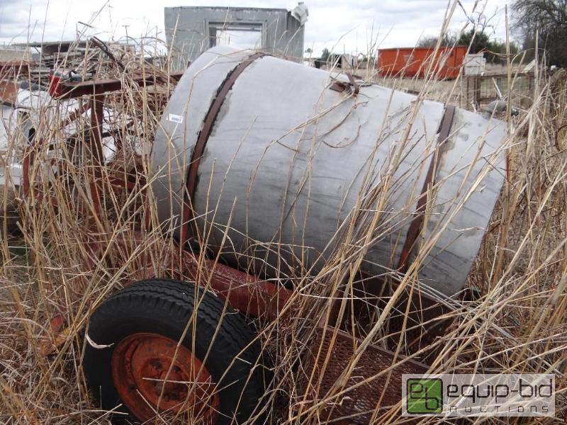 lot 2258 image: Water tank trailer....