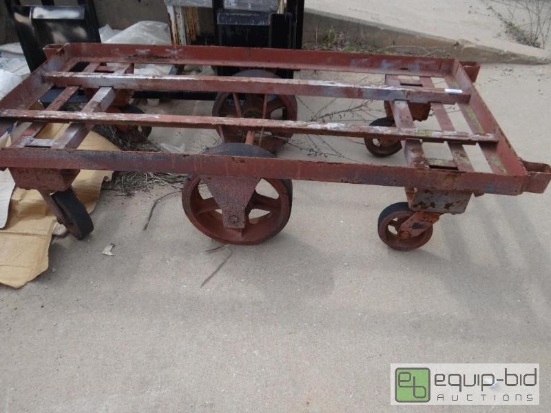 lot 2266 image: Heavy duty cart on wheels....