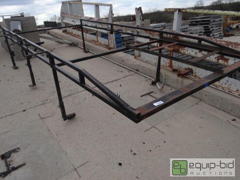 lot 2269 image: Metal pick up truck ladder rack....