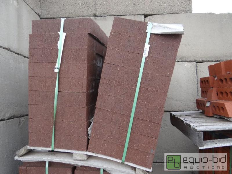 lot 2273 image: Pallet of Nutmeg super 8 uniwall brick.  90 p...