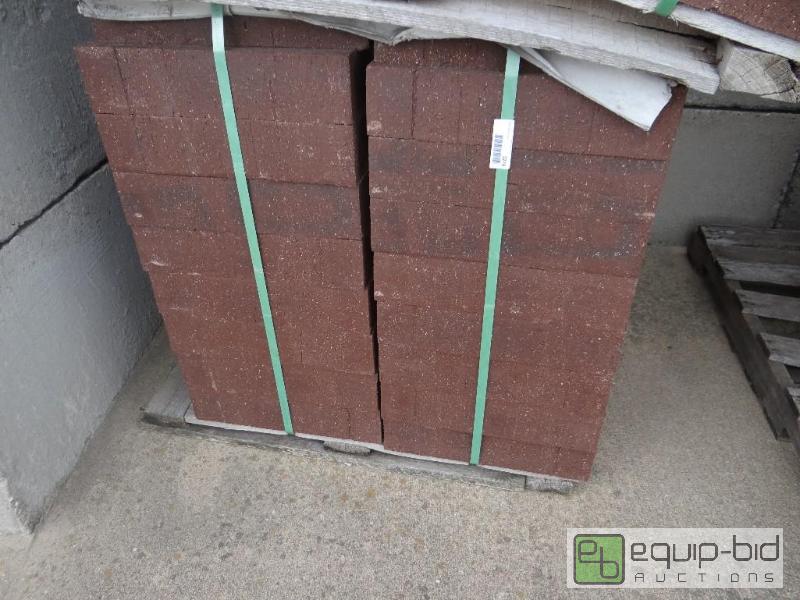 lot 2274 image: Pallet of Nutmeg super 8 uniwall brick.  90 p...