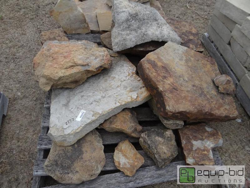 lot 2277 image: 2 Pallets of various size landscape stoneroc...