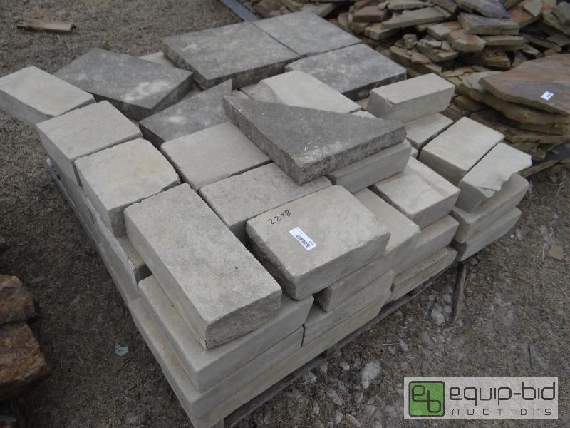 lot 2278 image: 1 Pallet of various size landscape stonerock...