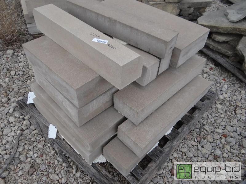 lot 2286 image: 2 Pallets of various size landscape stoneroc...