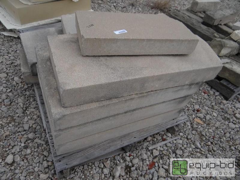 lot 2288 image: 2 Pallets of various size landscape stoneroc...