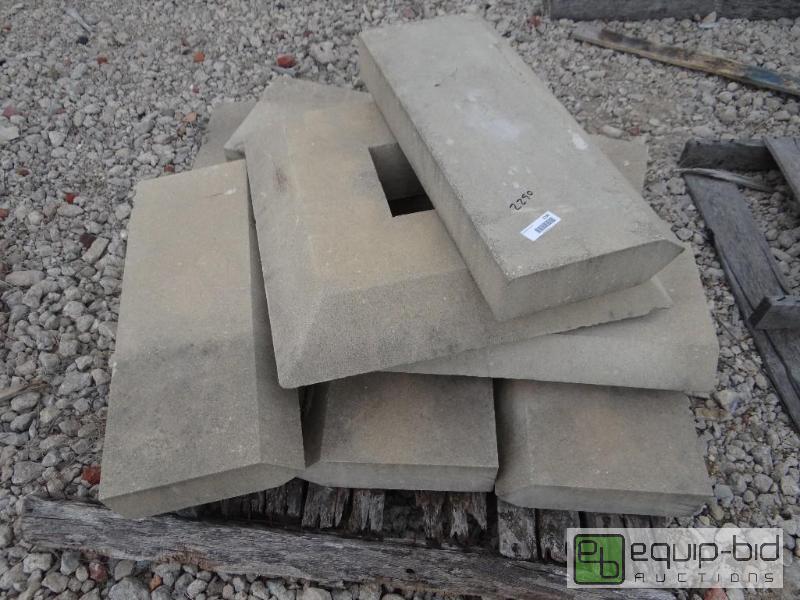 lot 2290 image: 3 Pallets of various size landscape stoneroc...